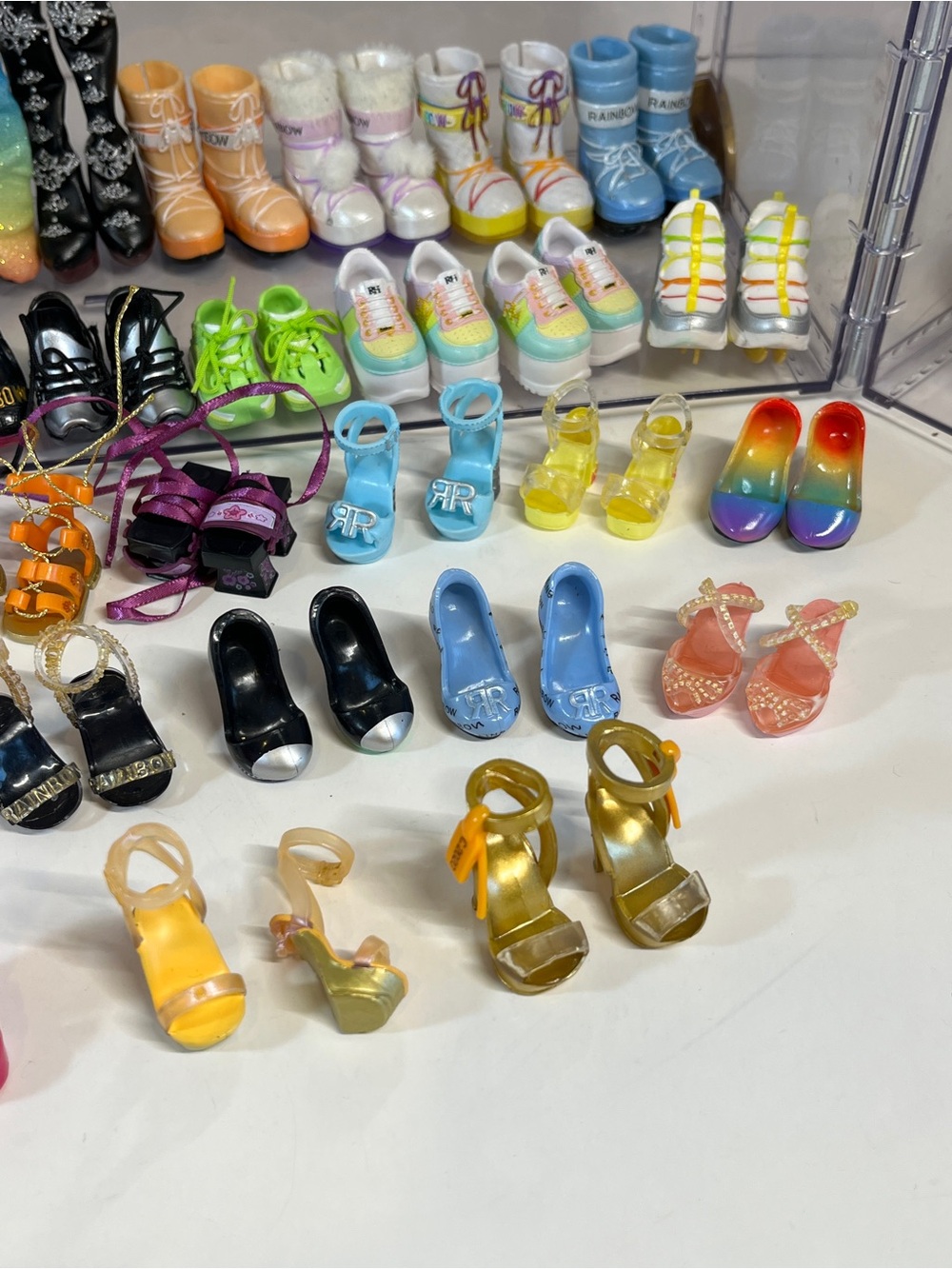 Rainbow High Doll Closet + 26 Pair of Shoes Boots Earrings Deluxe Fashion Lot - Picture 14 of 16